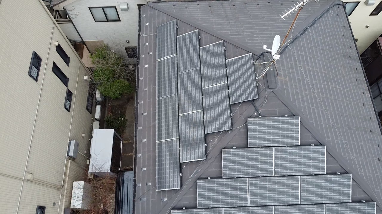 【さいたま市北区】メンテナンス時期をむかえスレート屋根を点検。色褪せや苔を発見